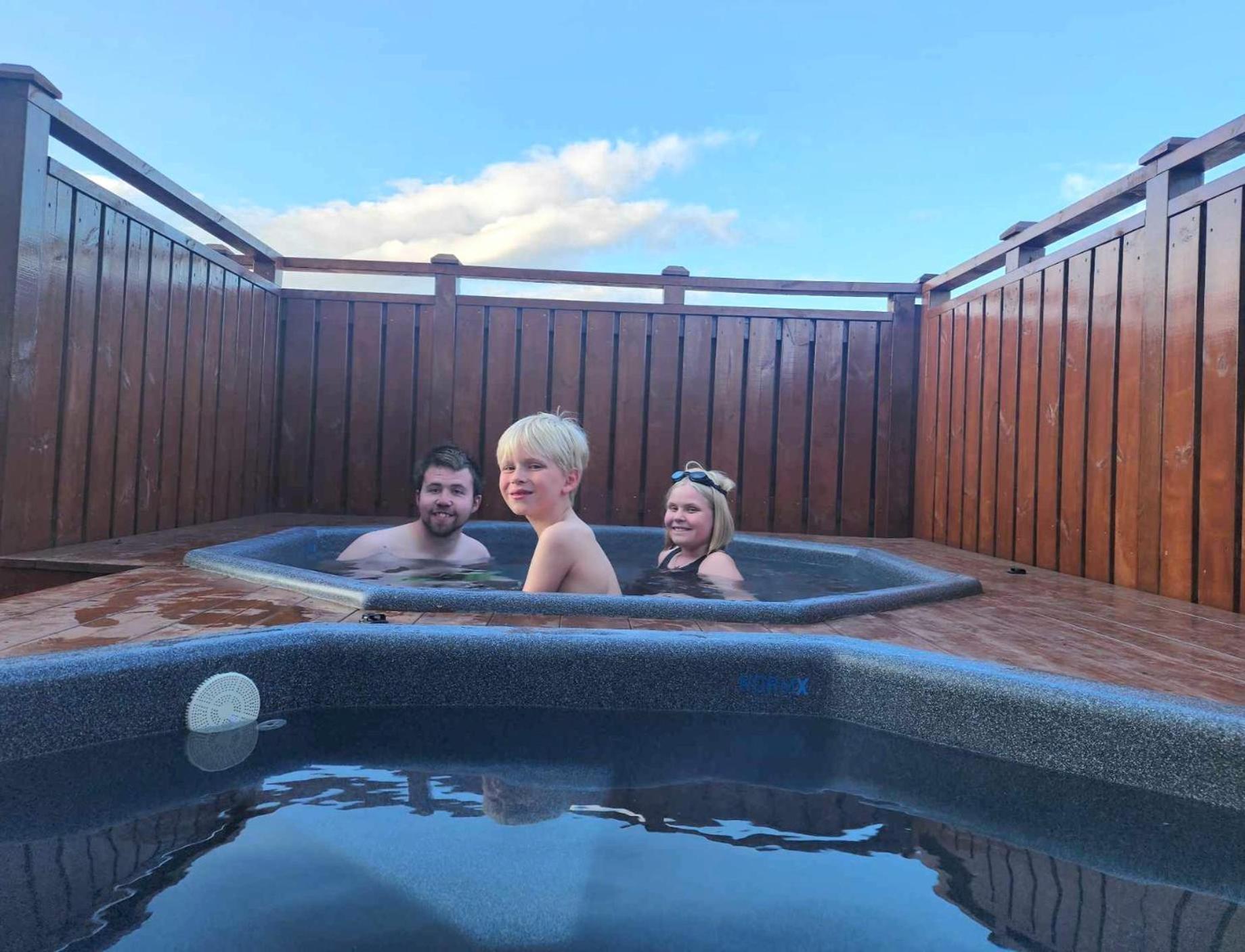 Ak Rentals, With Hot Tubs آكيورِيْري المظهر الخارجي الصورة